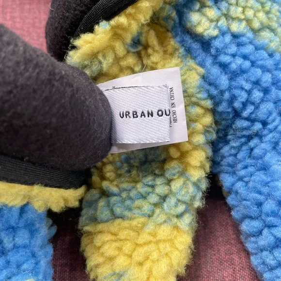 Urban Outfitters Sherpa Gloves - Picture 6 of 6